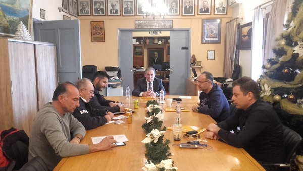 Συνάντηση εργασίας του Δημάρχου Καλυμνίων με τον πρόεδρο και μέλη του Αθλητικού Συλλόγου Ιστιοπλόων Ανοικτής Θάλασσας Ρόδου για τη συμμετοχή της Καλύμνου στο 22ο «Rodos Cup»